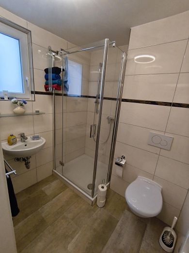 Na sprzedaż uroczy dom jednorodzinny ze stodołą i pomieszczeniami gospodarczymi w sercu 61239 Ober-Mörlen – Photo 8
