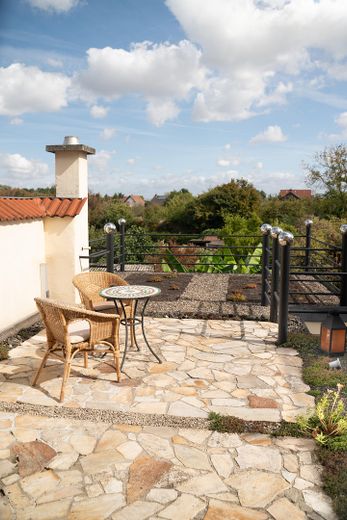 Çok yönlü bahçeye sahip geniş müstakil ev – aileler ve çok kuşaklı yaşam için ideal – Obere Terrasse