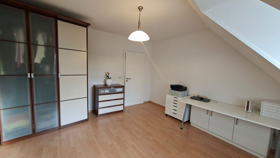 Helle 3-Zi.-DG-Wohnung + XXL-TG-Eckplatz, 2 Balkone, EBK, 95m² in Karlsfeld PROVISIONSFREI – Foto 15