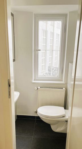 124 m² de surface commerciale | Emplacement de premier choix dans le Lehel – Photo 7