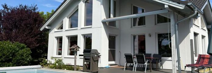 Bungalow esclusivo con piscina, sauna, riscaldamento a pavimento, impianto fotovoltaico e aria condizionata nel nuovo quartiere residenziale con la migliore classe energetica A+