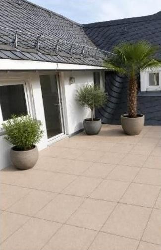Sopra i tetti di Usingen – Sonnendach-Terrasse