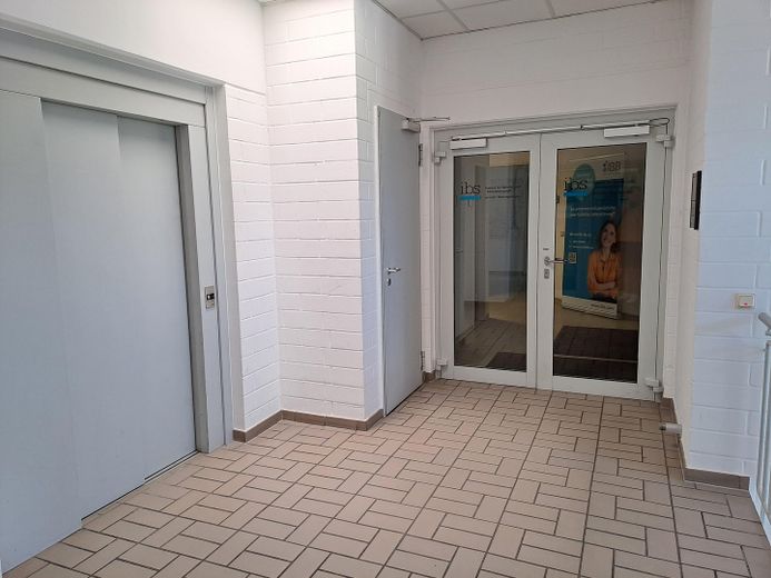 Eingang Treppenhaus und Aufzug