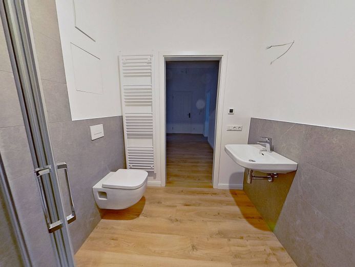 Traumhafte 3-Zi.-Dachgeschosswohnung in historischem Ambiente am Schloss – Ansicht III: Bad