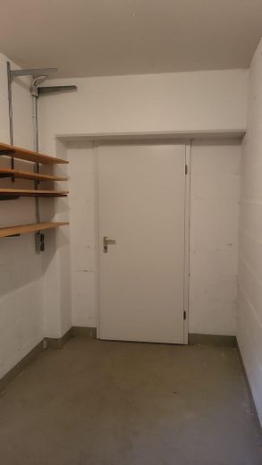 Provisionsfrei: Lichtdurchflutete DG-Wohnung mit 16 m² Dachterrasse, Aufzug & TG-Stellplatz – eigener Keller