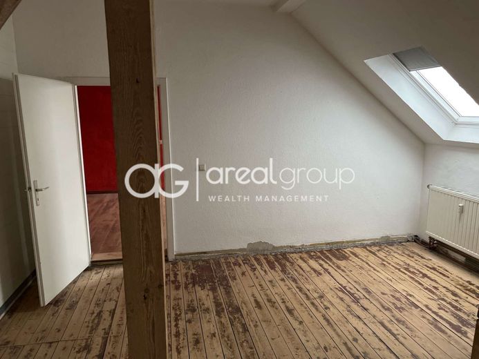Helle DG-Wohnung mit Balkon und besonderem Flair – Zimmer