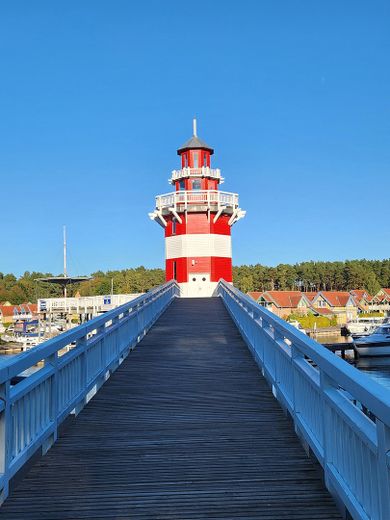 Ferienhaus mit eigenem Bootsliegeplatz – Leuchtturm Hafendorf