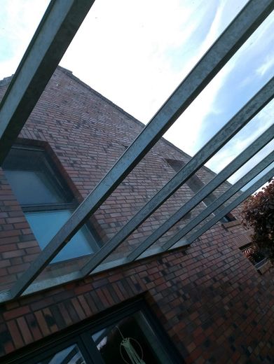 Glasüberdachte Ter.