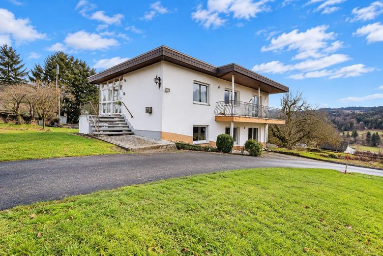 Casa con vistas panorámicas y parcela de 1.213 m²: mucho espacio y potencial – Foto 1