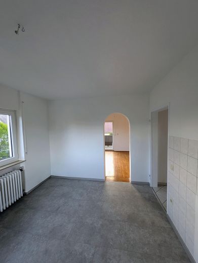 Appartement calme de 3 pièces au 1er étage d’une maison de 3 logements, balcon, cave, garage éventuellement – Küche