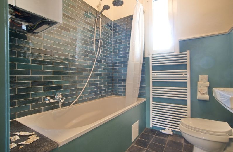 Extremely charming, extraordinarily appealing fully fitted early 20th century apartment with balcony and optional internet – e42e8f173ff77cf2f84ee4776517a38465564775.jpg