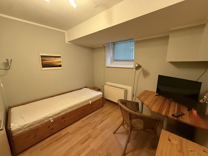 Modernes EFH mit Einliegerwohnung & Traumgarten | Provisionsfrei & bezugsbereit – Einliegerwohnung Schlafzimmer2