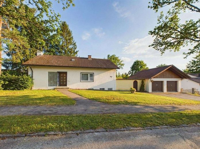 Charmantes Einfamilienhaus auf großem Grundstück - Perfektes Zuhause für Ihre Familie – Außenansicht