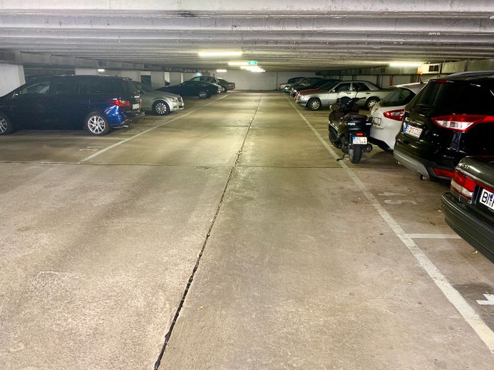 Tiefgaragenstellplatz in privater Tiefgarage – Foto 3