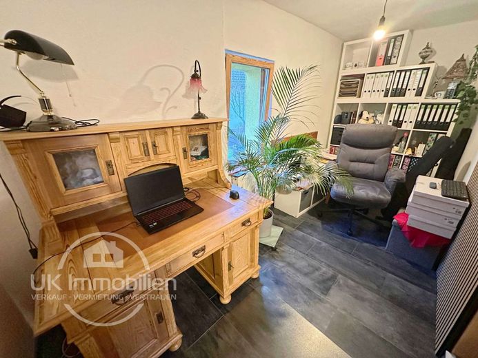 Saniert + Charmant! 1-2-Familienhaus im Hofreitenstil in MKK-Neuberg + Flexibel 5-8-Zimmer möglich! – Zimmer 02