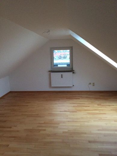 Aussergewöhnliche 3,5-Zi-Maisonette-Wohnung, 2 Wohnebenen, Stadtrandlage, offener Kamin,Einzelgarage – Riesengrosses Dachstudio