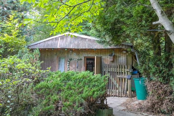 Freizeit- und Erholungsgrundstück im Wald über Jena