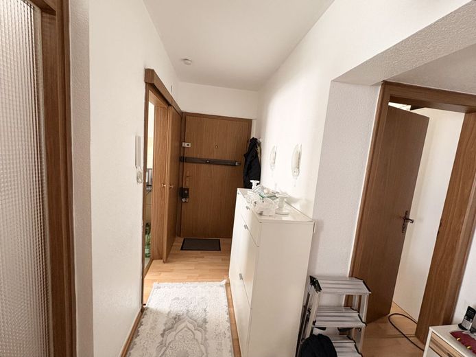 CITYHOUSE: Moderne, sanierte Wohnung mit Balkon zum Wohlfühlen – Flur