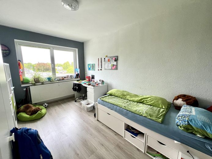 Geräumige 4-Zimmer-Wohnung mit Balkon in gepflegtem Mehrfamilienhaus – Kinderzimmer 2