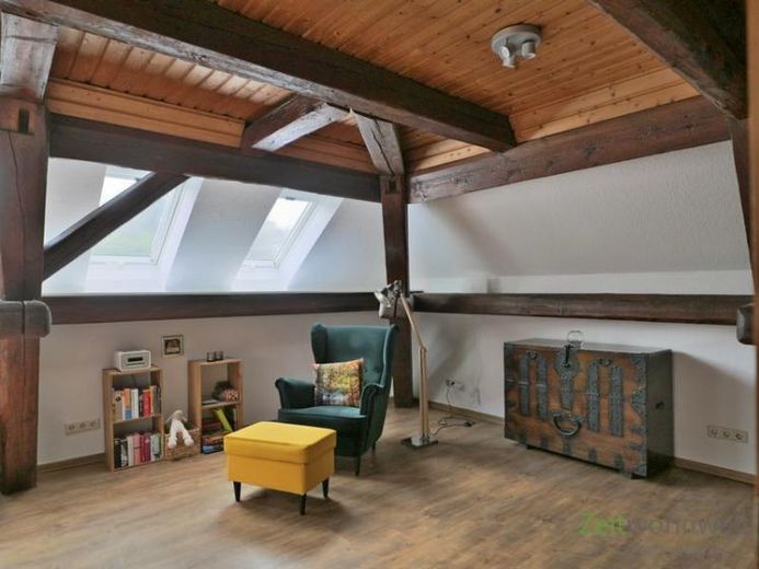 (EF1186_M) Göttingen: Gleichen, gemütliche möblierte Dachgeschosswohnung mit dekorativen Holzbalken – Foto 1