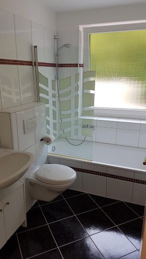 Maison mitoyenne de bout bien entretenue à Fleestedt directement au Höpen – Badezimmer