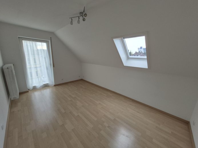 Esclusivo appartamento mansardato centrale di 3,5 locali con finiture interne di pregio, loggia e cucina componibile – Schlafzimmer 1