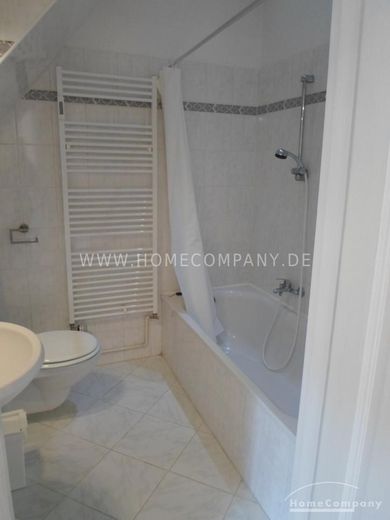 Traumhafte, neu renovierte 2-Zimmer-Wohnung in historischem Lübecker Altstadthaus – 4f6bf9183c12642f94b82d4976a3779cfba4dac6.jpg