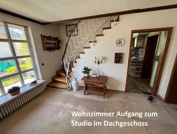 Architektenhaus in ruhigem Wohnviertel für Familie mit HomeOffice – Aufgang zum Studio