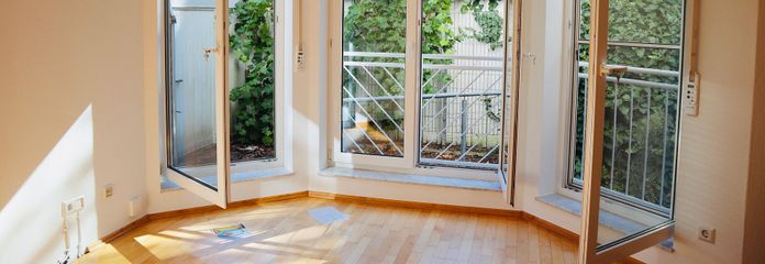 Mieszkanie dwupoziomowe z 3 pokojami i ogrodem, spokojna i centralna lokalizacja w Niederradzie – Wohnzimmer