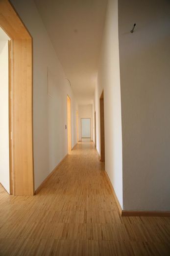 Budynek mieszkalno-usługowy | Dochody z istniejącej zabudowy i potencjał rozbudowy – Wohnung - Eingangsbereich Flur
