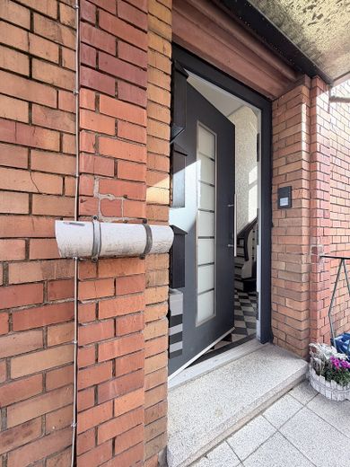 Großzügige Wohnung in stilvoller Altbauwohnung mit Balkon & Garten – Foto 2