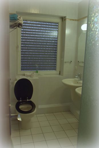 Bad oben, 2 WaschBecken + Dusc