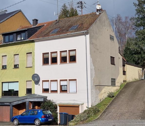 Handwerkerhaus im Herzen von Püttlingen – Front