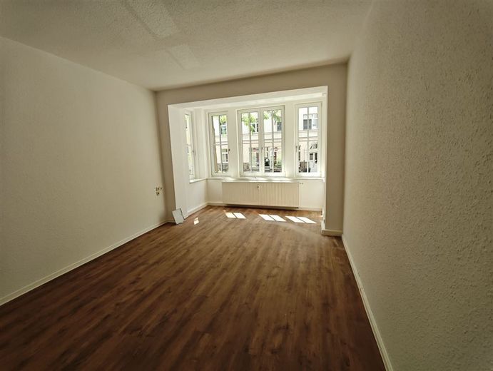 *Neusanierte und großzügige 2-Zimmer mit Laminat und Wannenbad in schöner Lage* – PHOTO-2026-06-26-09-29-36_6