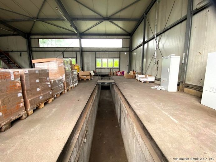 Gewerbehalle mit Erweiterungsbau und Wartungsgrube in Oelsnitz Vogtland – VUB0002466-6