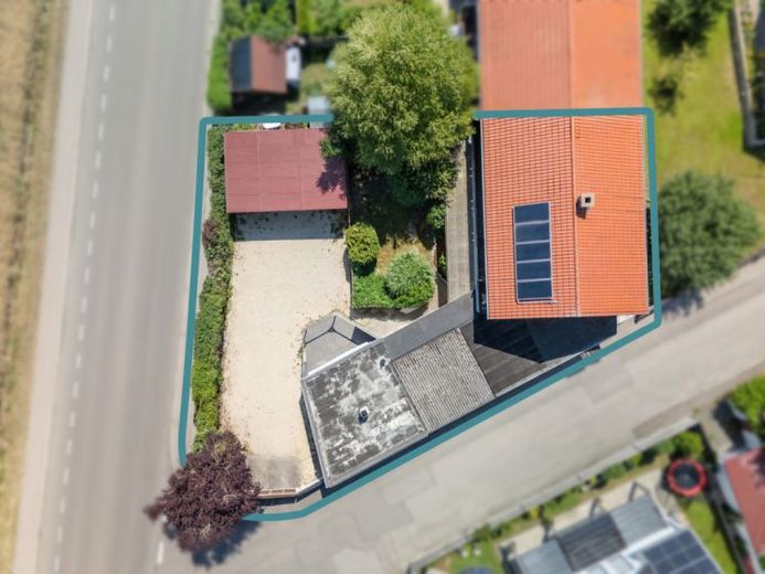 *BUYER-COMMISSION-FREE*: Multi-generational house or apartment building (with 5 residential units), completely detached! – Photo 1
