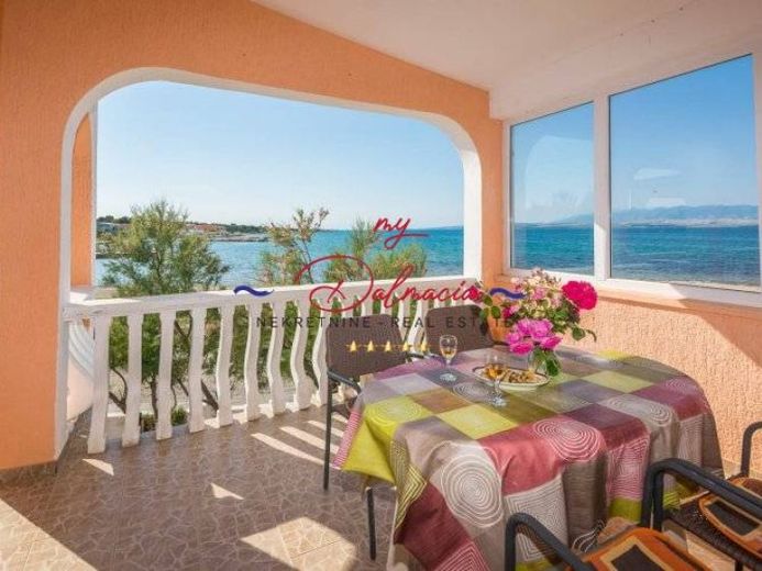 Vir - Maison avec 4 appartements, en première ligne de mer – Photo 1