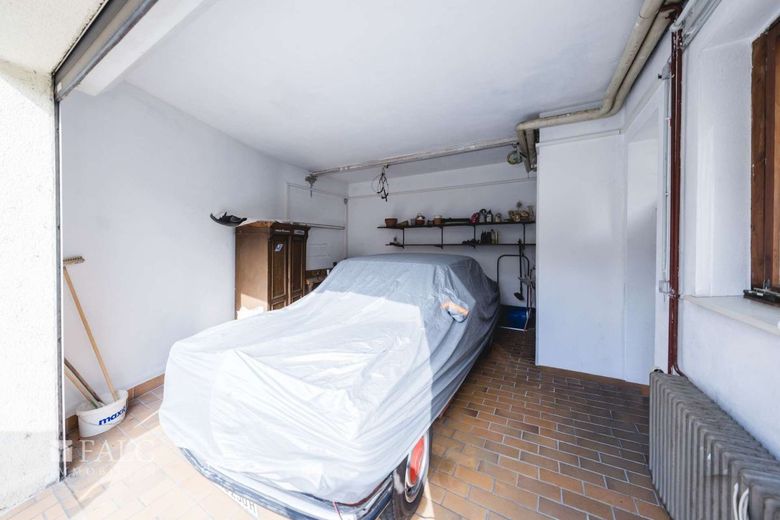 Attraktives Wohnhaus mit Balkon und vielseitigem Nutzungspotenzial in Zentraler Lage von Enzberg – Garage