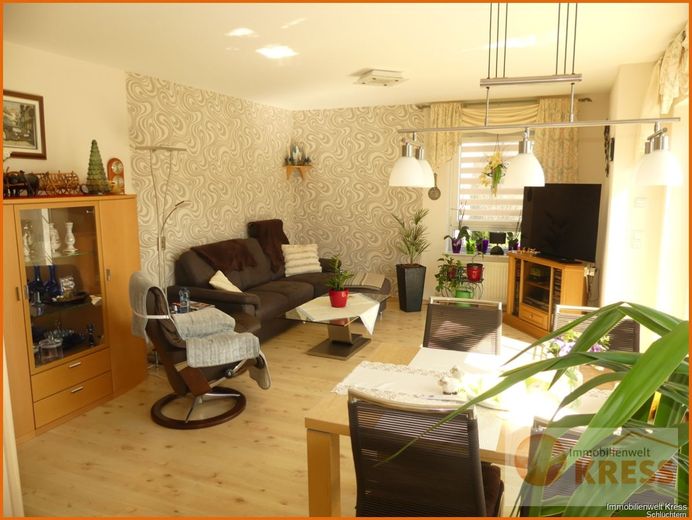 Moderne, zentrale, komfortable 3-Zimmer ETW 1.OG, Balkon, neuwertiger EBK und 3 PKW-Stellplätzen – Bild 4