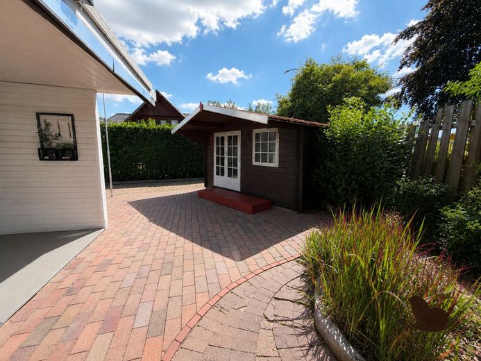 Großzügiges Zweifamilienhaus mit Einliegerwohnung und neuer Heizung – Gartenhaus