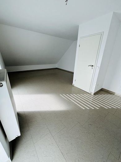Stilvolles Reiheneckhaus mit Garage Stellplatz und ausgebautem Dachbereich mit Badezimmer – Foto 16