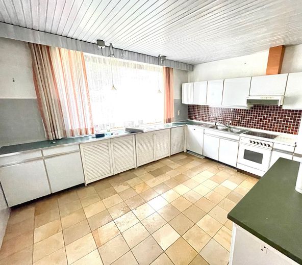 Architektoniczny klasyk z potencjałem w centralnej lokalizacji – Küche Erdgeschoss