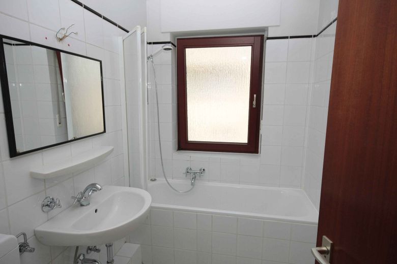 Gemütlich Wohnen im Grünen. Top-Lage – Bad mit Wanne