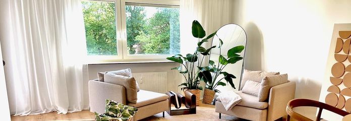 HELLE, MODERNISIERTE UND LICHTDURCHFLUTETE 3-ZIMMER-WOHNUNG MIT SÜDBALKON IN BÖBLINGEN-DAGERSHEIM – Wohn- und Esszimmer
