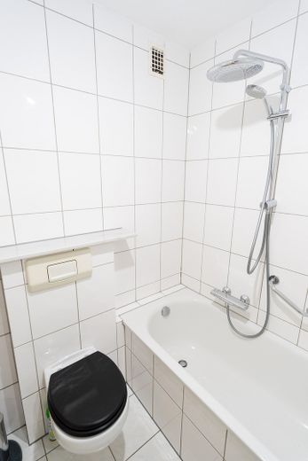 3-pokojowe mieszkanie z dwoma balkonami w centrum Frankfurtu – Zdjęcie 9