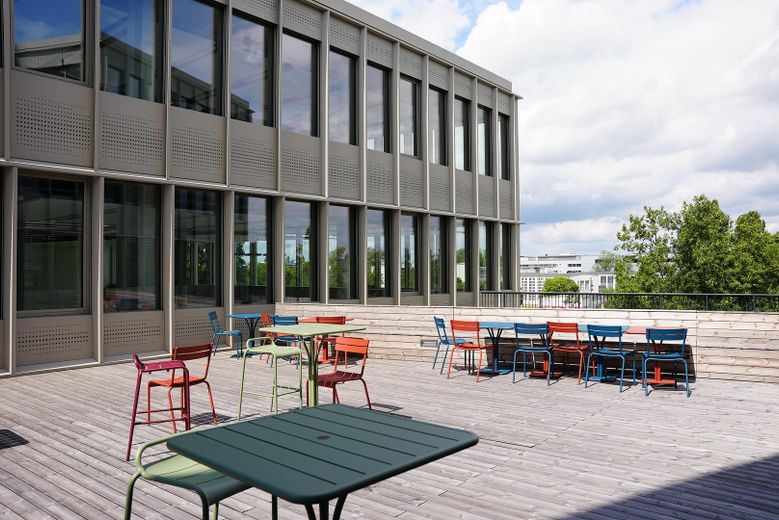 Moderne groß- und kleinteilige Büroflächen in repräsentativer Adresse und Lage – Dachterrasse