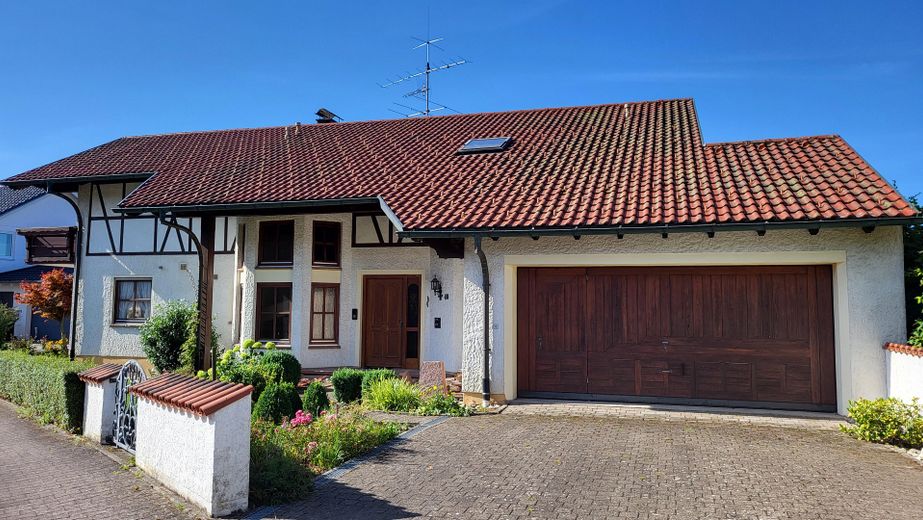 Wohntraum mit Panorama: Großzügiges Ein- bis Zweifamilienhaus in Dornstetten – Foto 9