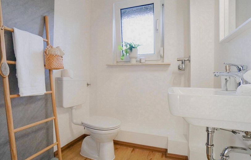Mitten in der Stadt – helle 3-Zimmer-Wohnung mit guter Verkehrsanbindung- provisionsfrei – Duschbad