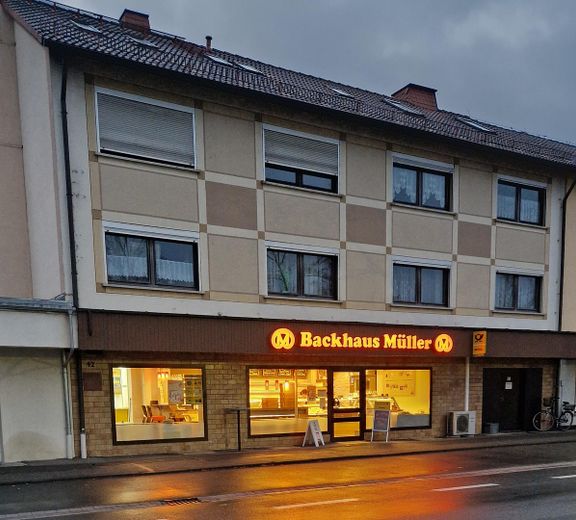 Wohnungen und Gewerbe