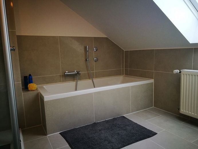 Accogliente appartamento di 3 locali a Tegernheim, cucina inclusa – Bad